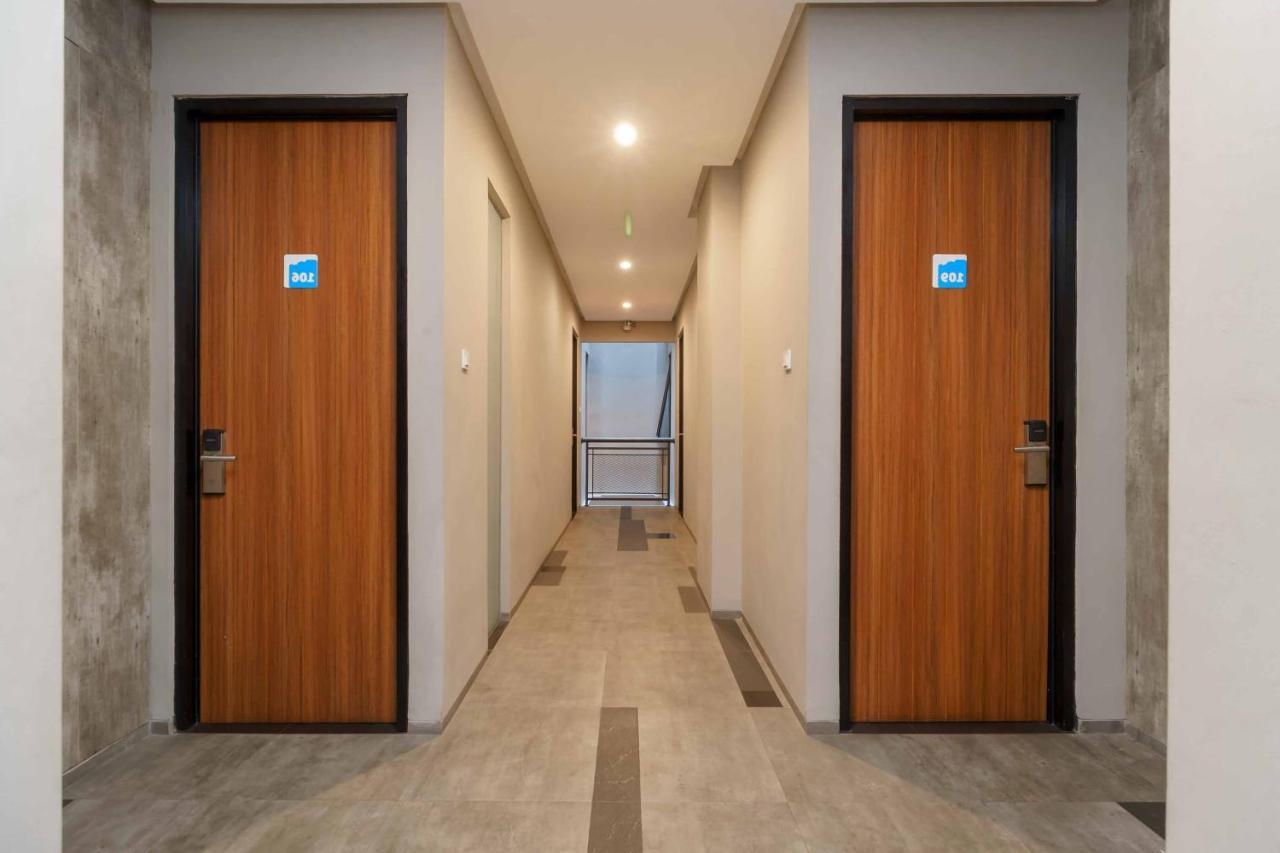 RedDoorz Plus near Radio Dalam 3 Giacarta Esterno foto