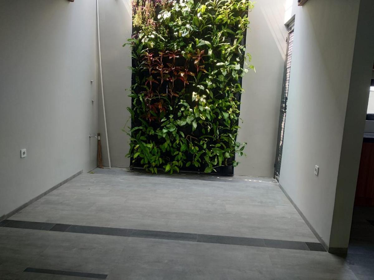 RedDoorz Plus near Radio Dalam 3 Giacarta Esterno foto