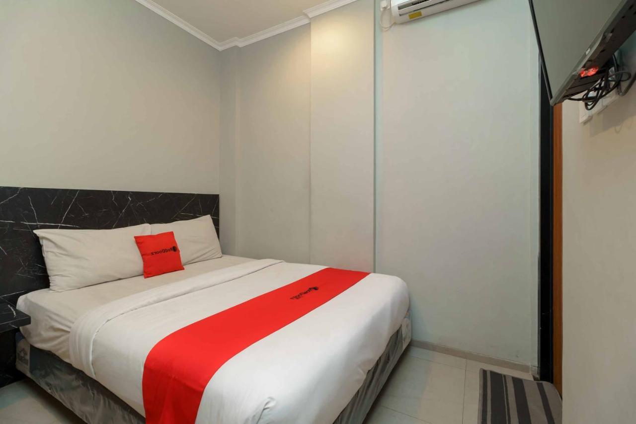 RedDoorz Plus near Radio Dalam 3 Giacarta Esterno foto