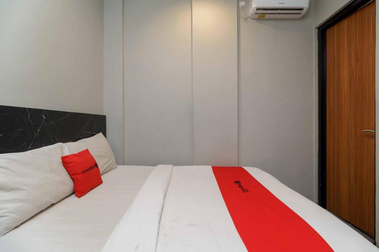 RedDoorz Plus near Radio Dalam 3 Giacarta Esterno foto