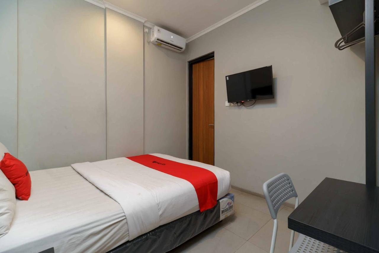 RedDoorz Plus near Radio Dalam 3 Giacarta Esterno foto